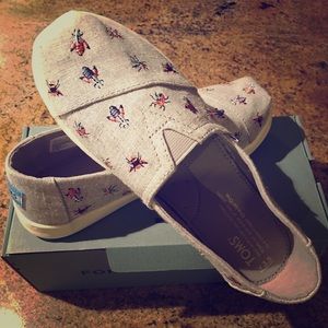 Toms drizzle embroidered slip on shoes 3.5M NWB